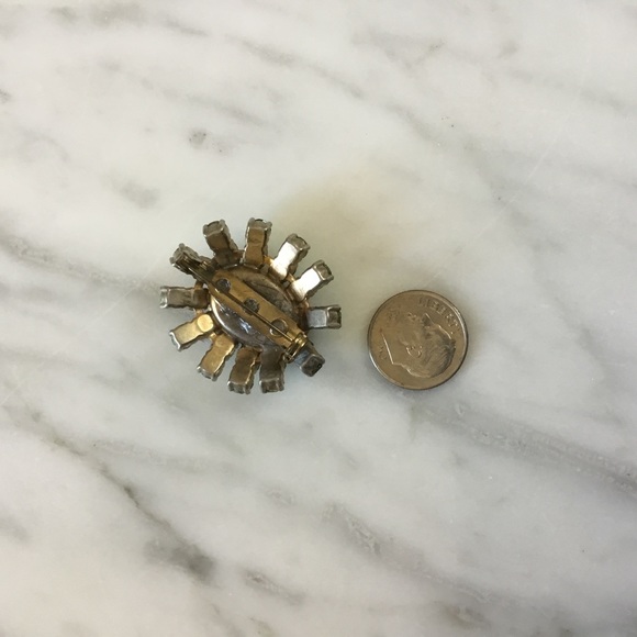 Vintage Faux Emerald Brooch - Picture 2 of 2